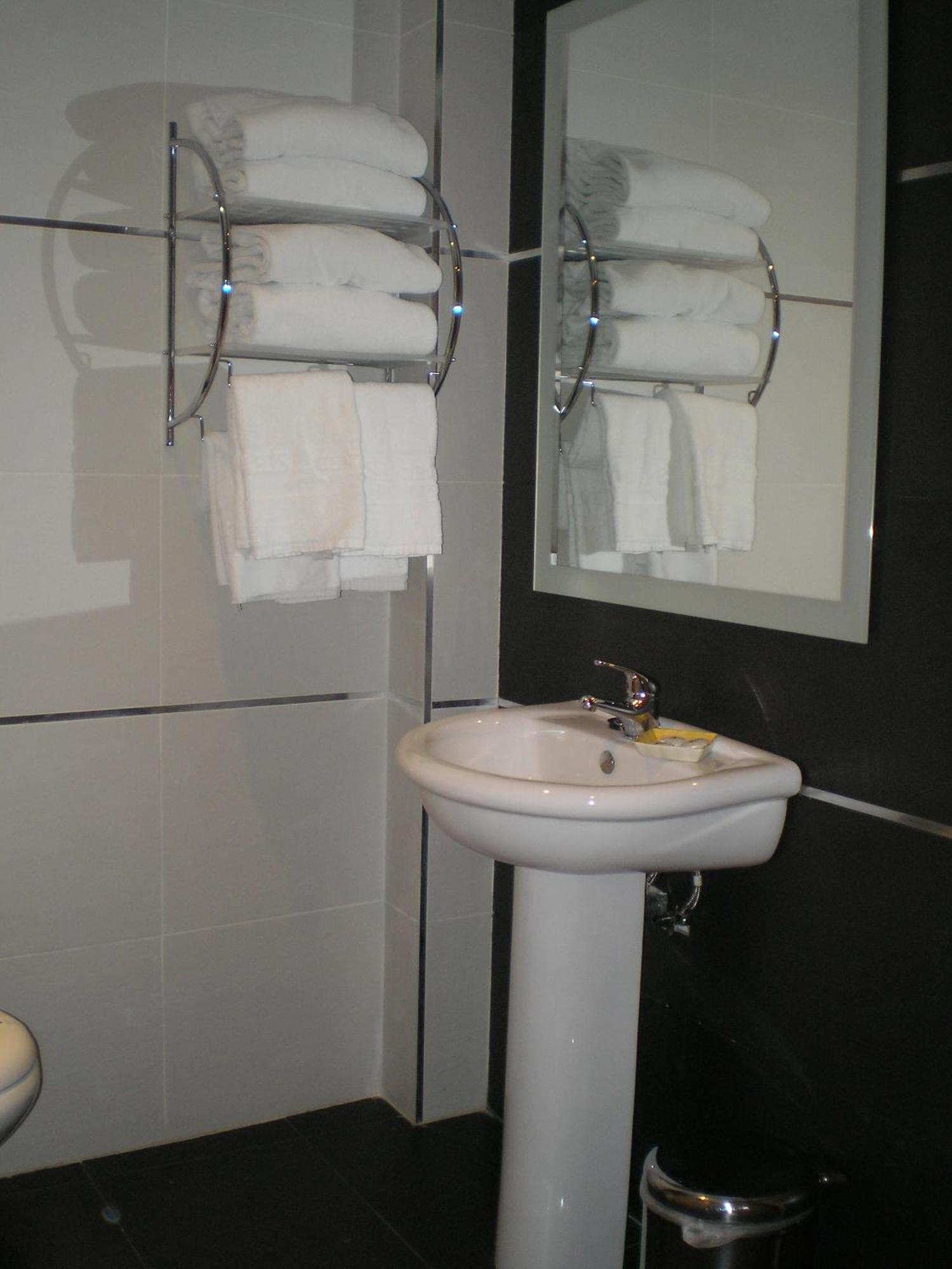 Apartamentos Plaza Espana Deluxe Zaragoza Ngoại thất bức ảnh