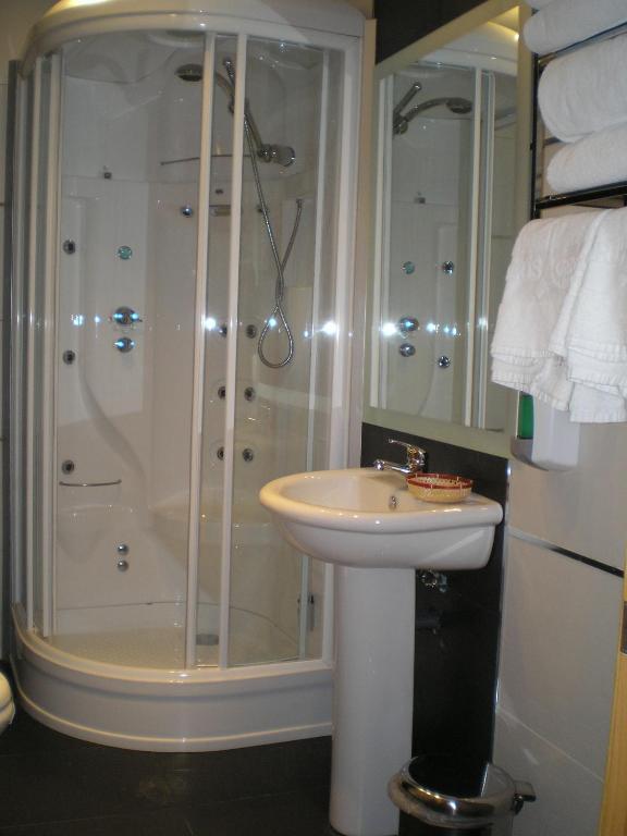 Apartamentos Plaza Espana Deluxe Zaragoza Ngoại thất bức ảnh